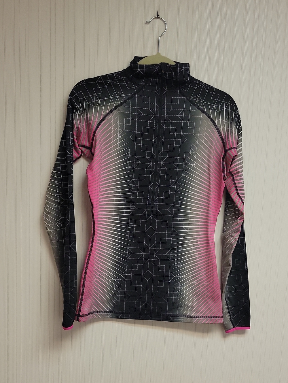 Nike Pro Women’s Black & Pink Long-Sleeve Athleisure Top Medium Gym Workout